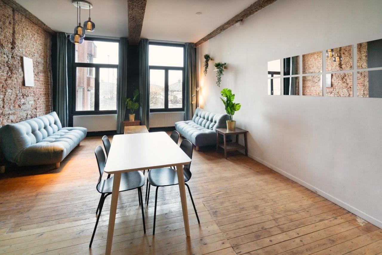 Charming Two-bedroom River Side *