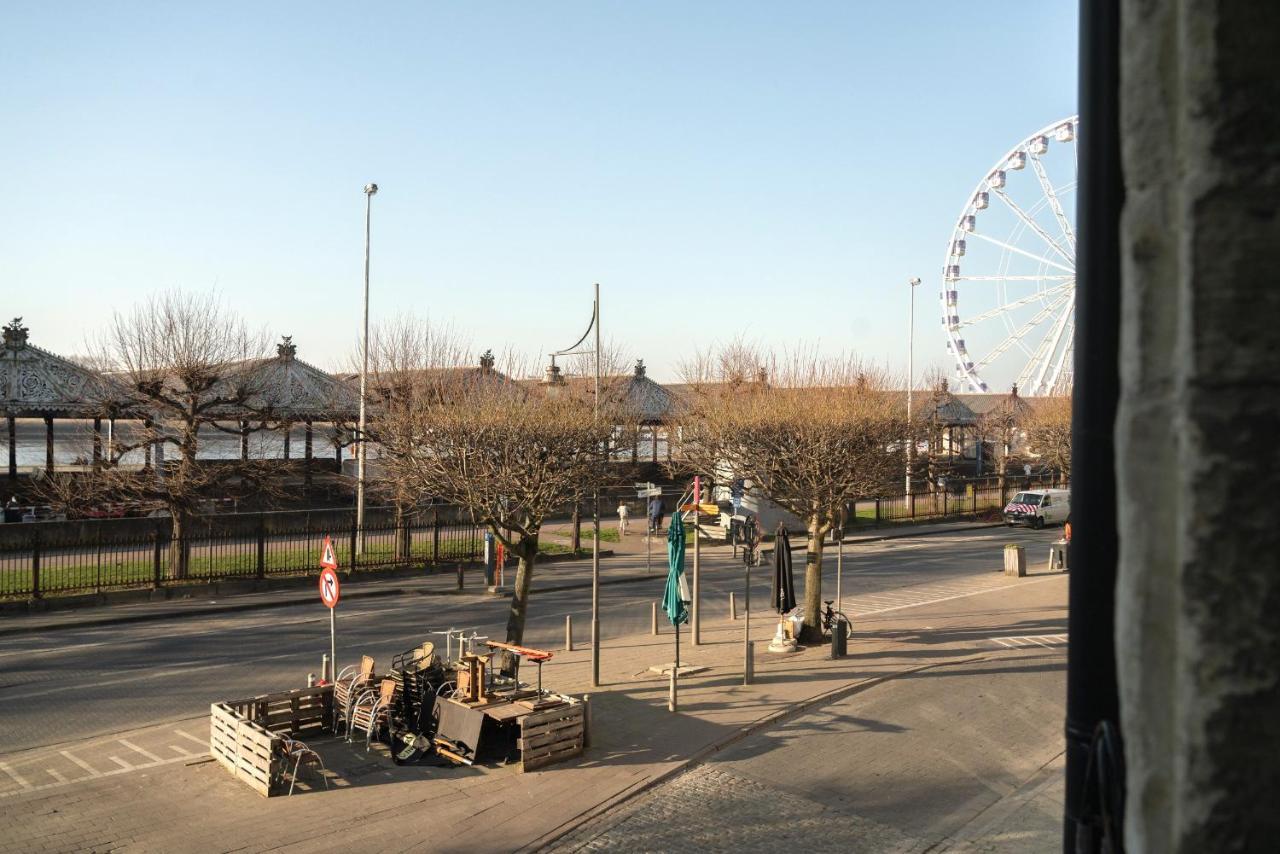 Charming Two-bedroom River Side * Anvers