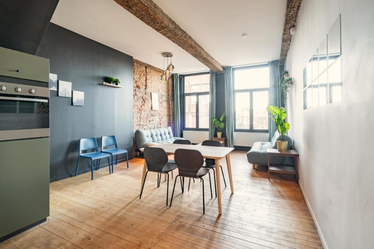 Charming Two-bedroom River Side Appartement