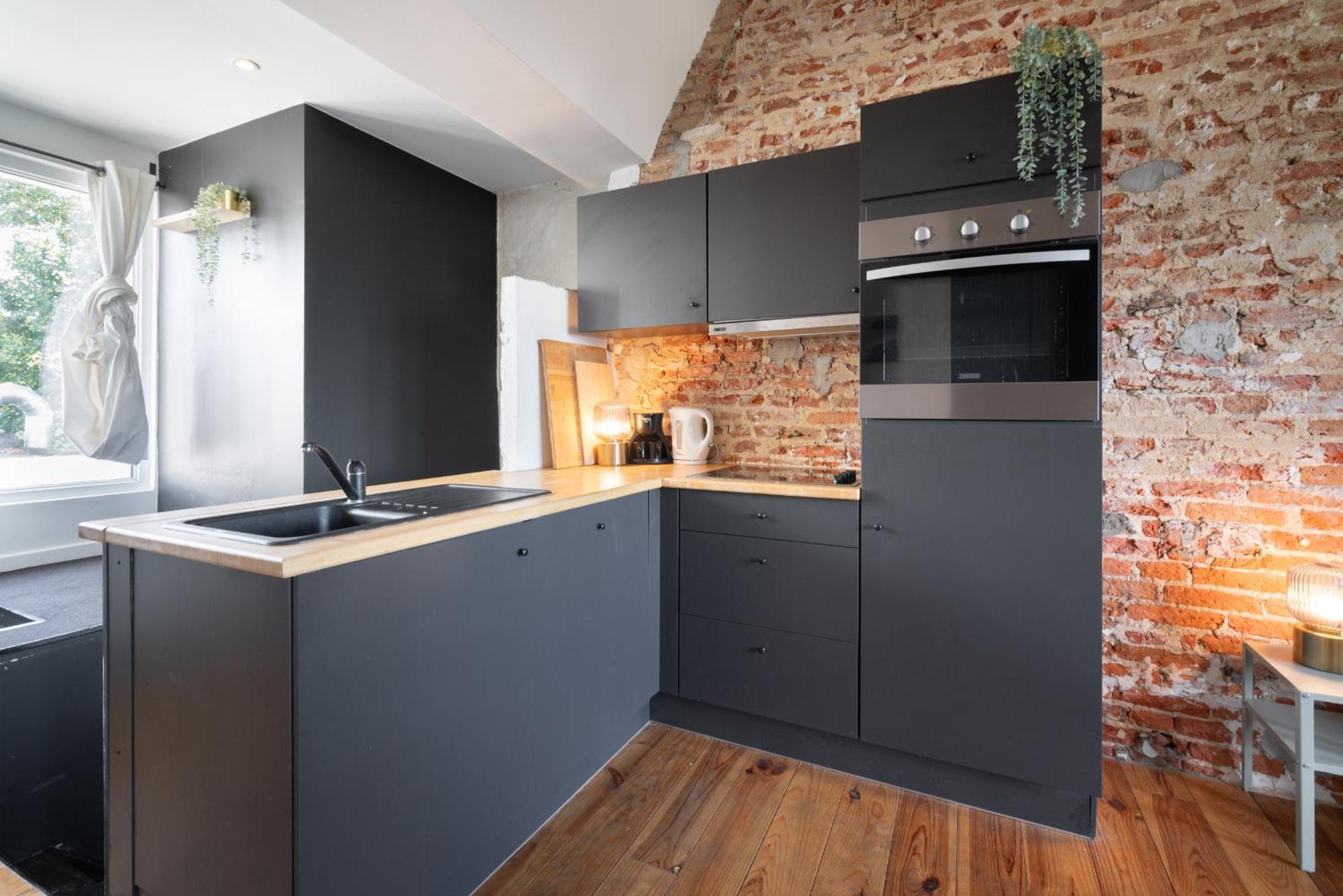 Charming Two-bedroom River Side Anvers