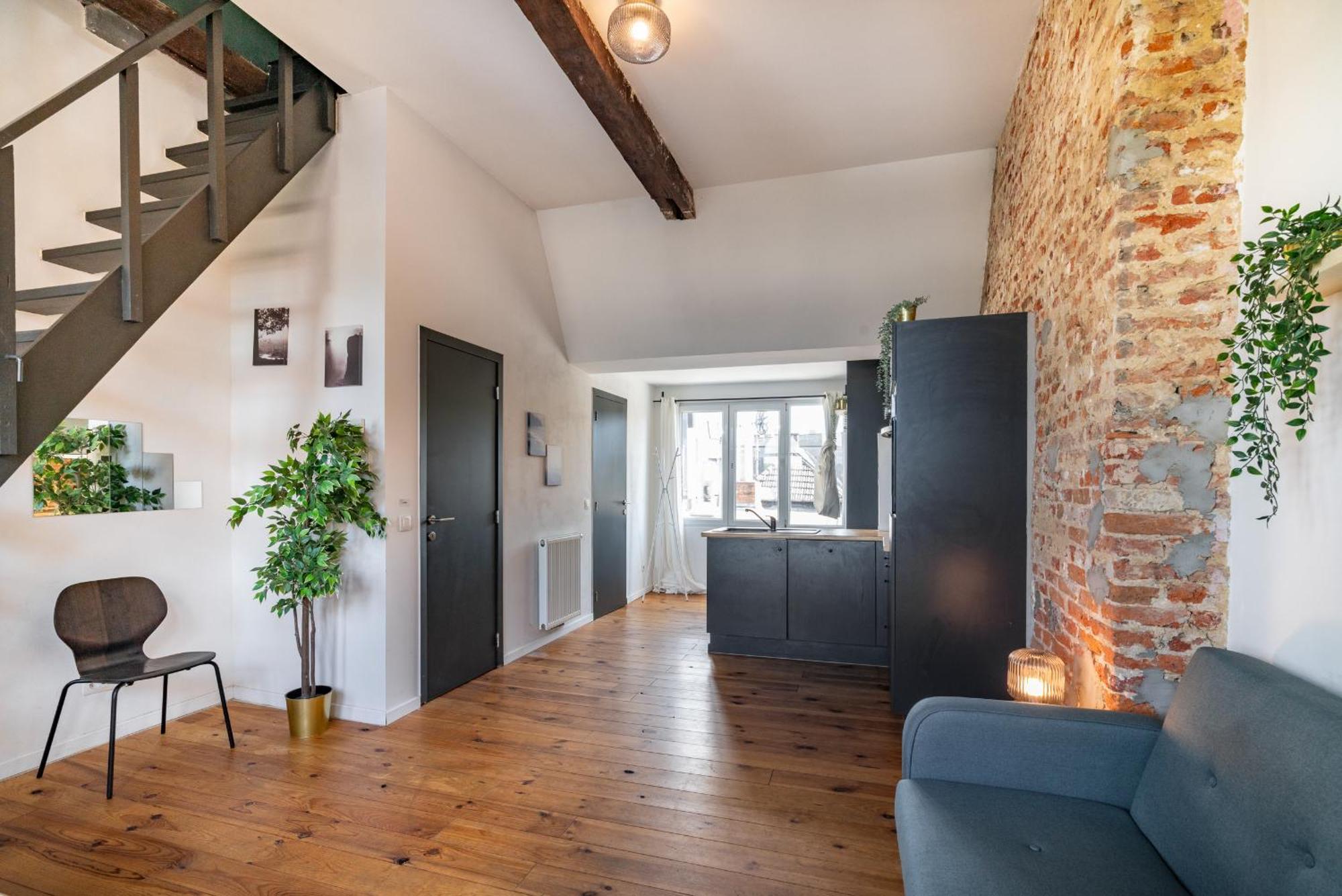 Charming Two-bedroom River Side