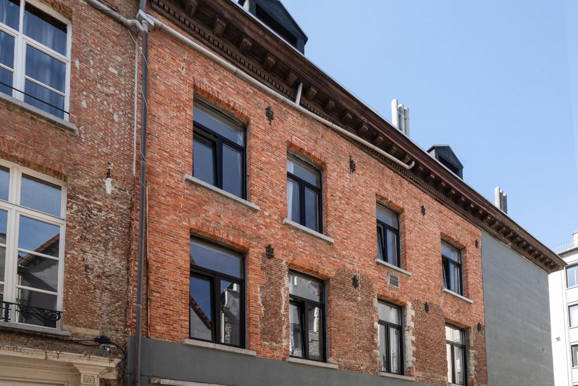 Charming Two-bedroom River Side * Anvers