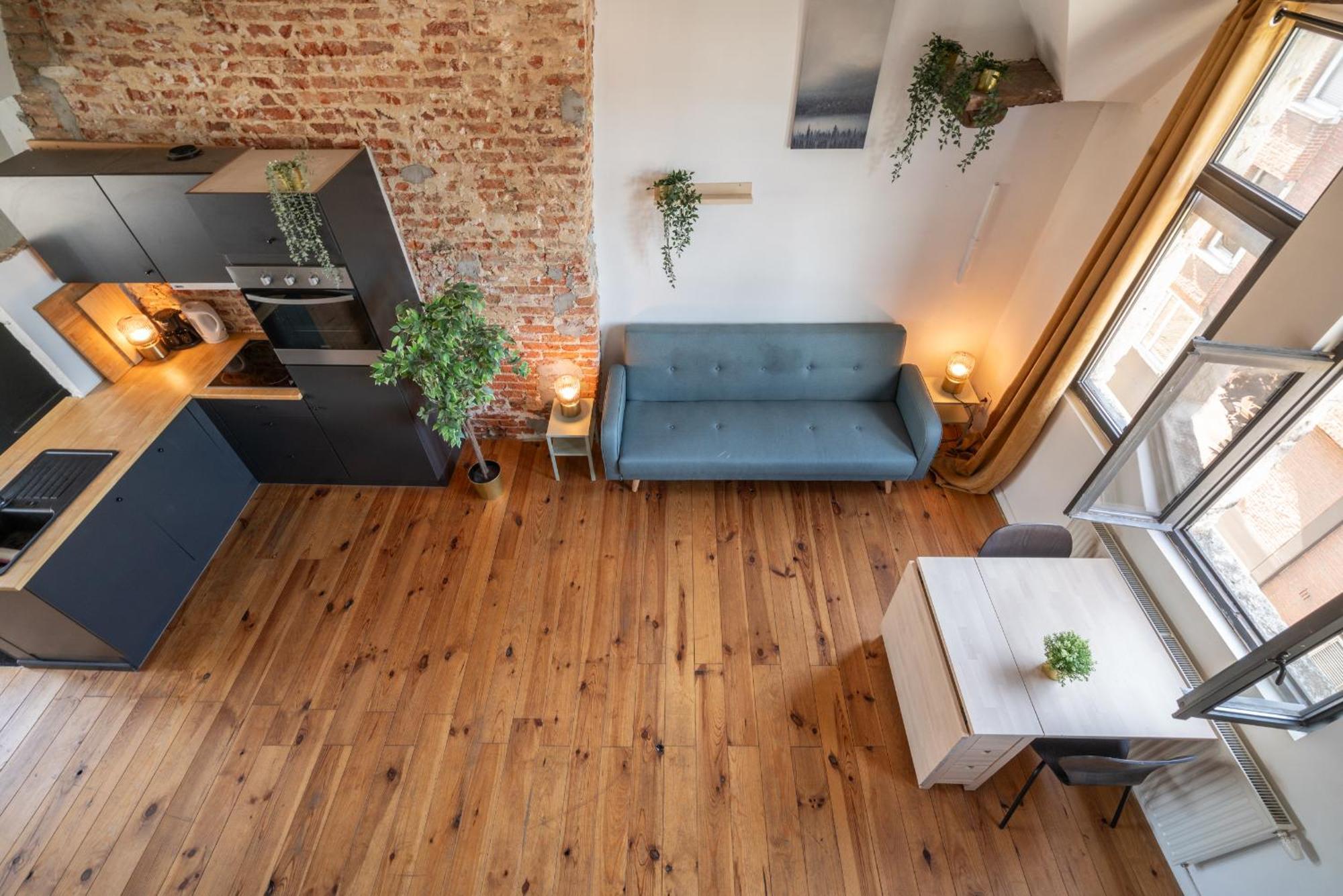 Charming Two-bedroom River Side Anvers