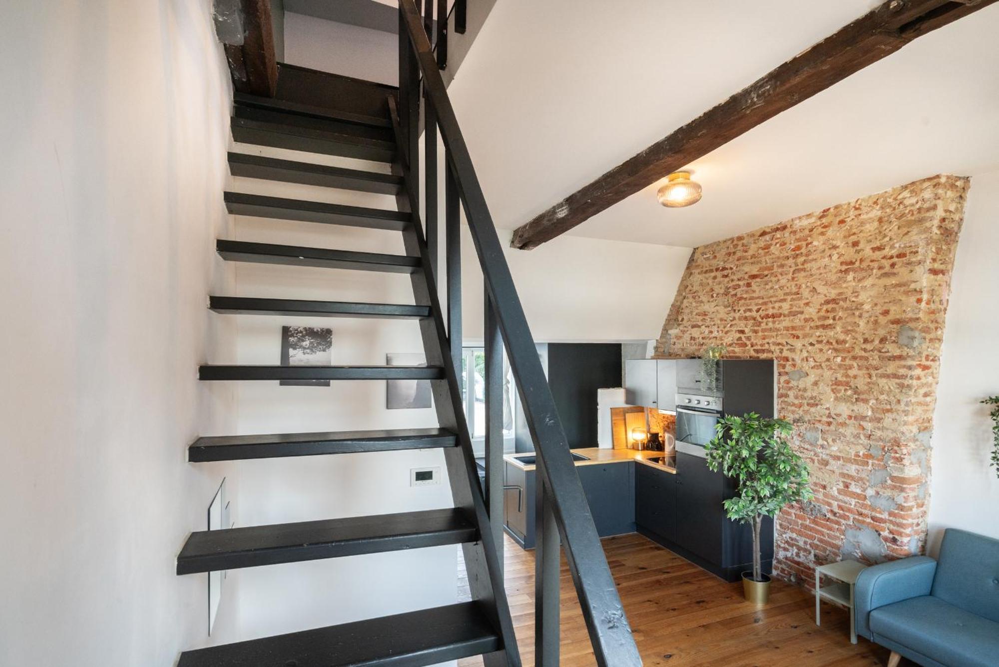 Charming Two-bedroom River Side Appartement