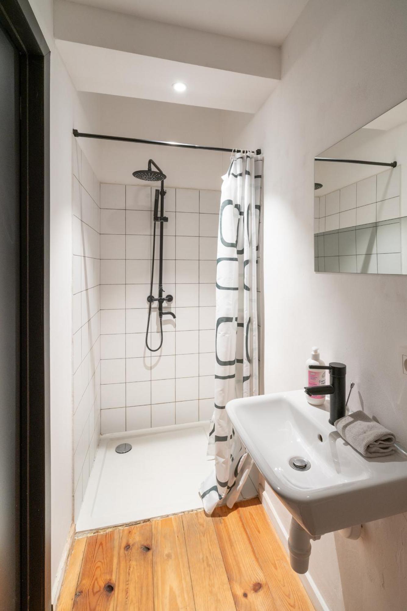 Charming Two-bedroom River Side Appartement