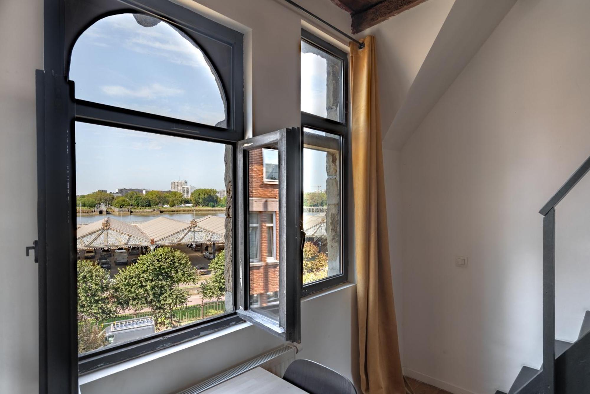 Charming Two-bedroom River Side